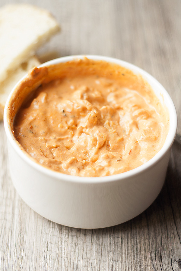 easy 4 ingredient slow cooker pizza dip