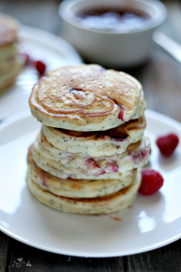 strawberry poppyseed pancakes with mascarpone