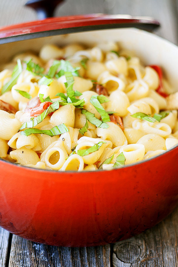 caprese style mac and cheese