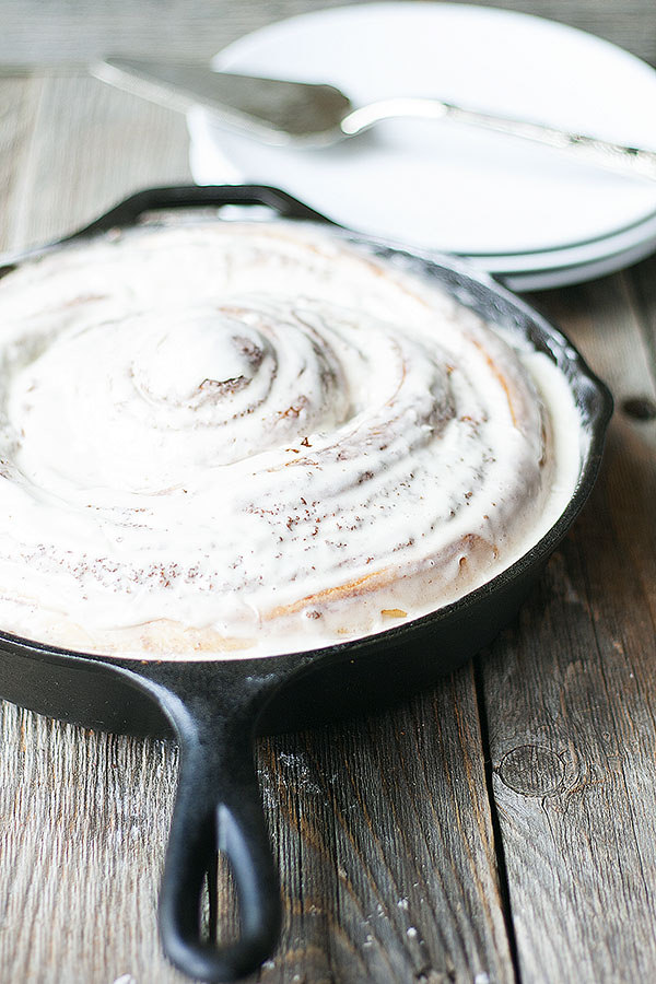 giant cinnamon roll skillet