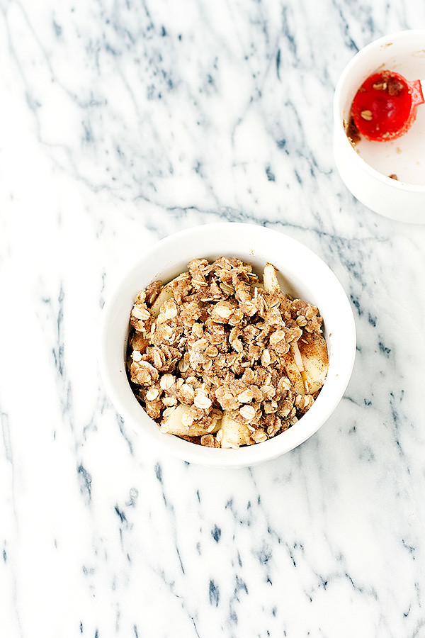 single serving, microwave apple crisp | ready in 2 minutes or less