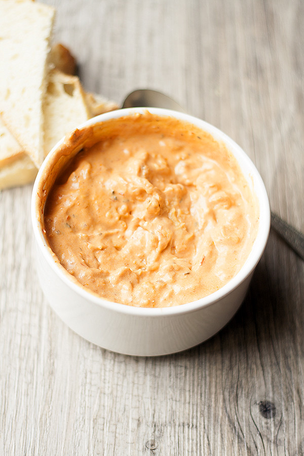 easy 4 ingredient slow cooker pizza dip