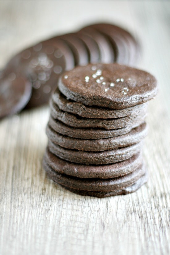 chocolate cookie crisps | heathersfrenchpress.com