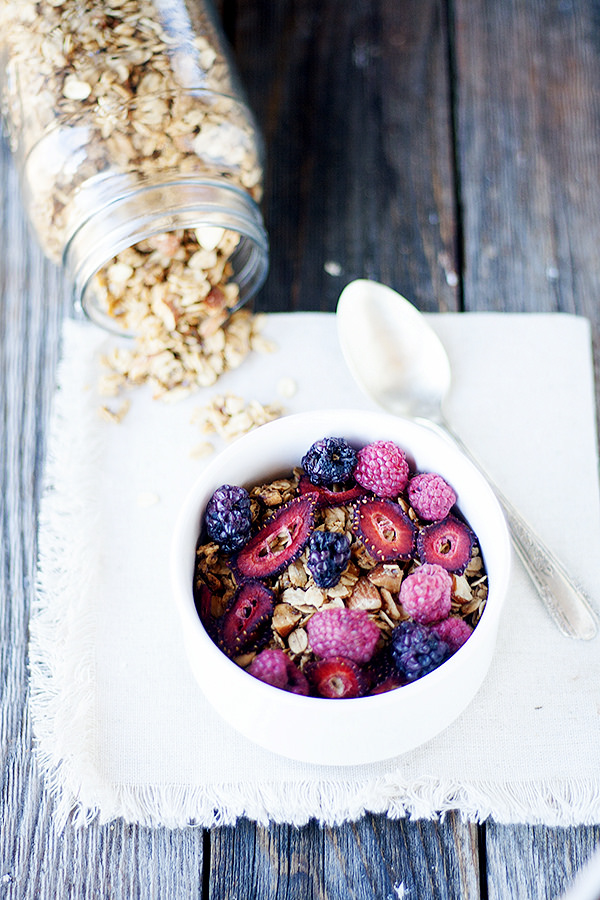 simple homemade granola recipe | welldfloured.com #granola