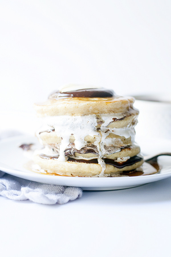 a summer classic made into one amazing breakfast | s'more pancakes