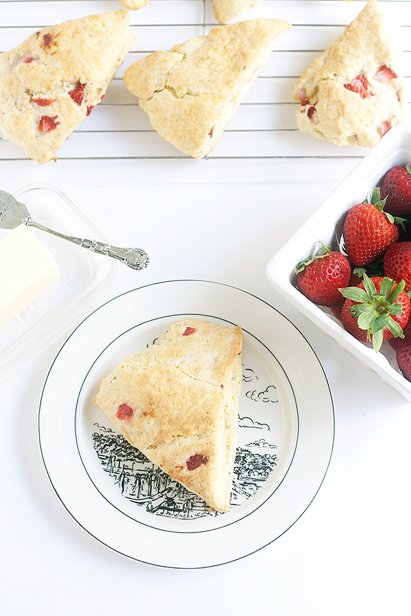simple strawberry scones