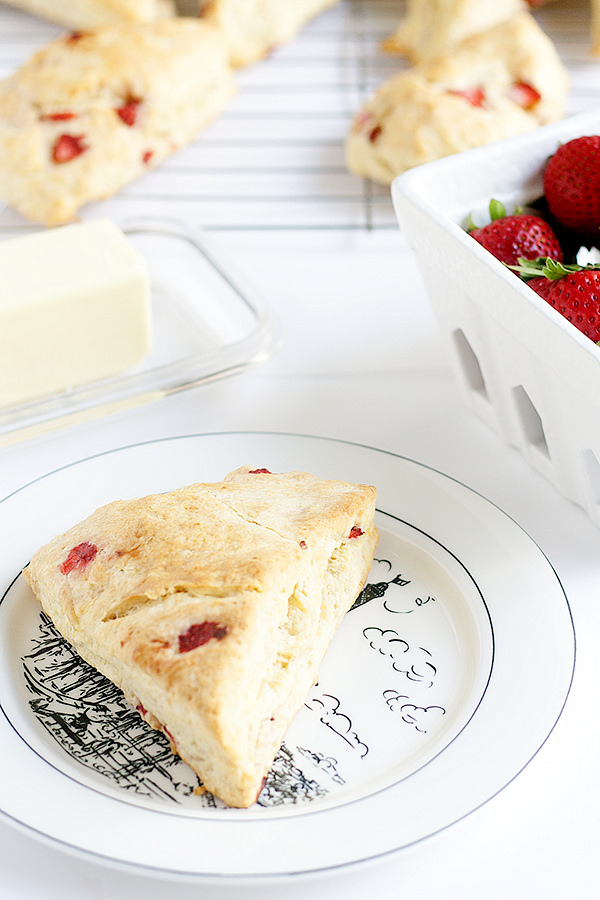 simple strawberry scones