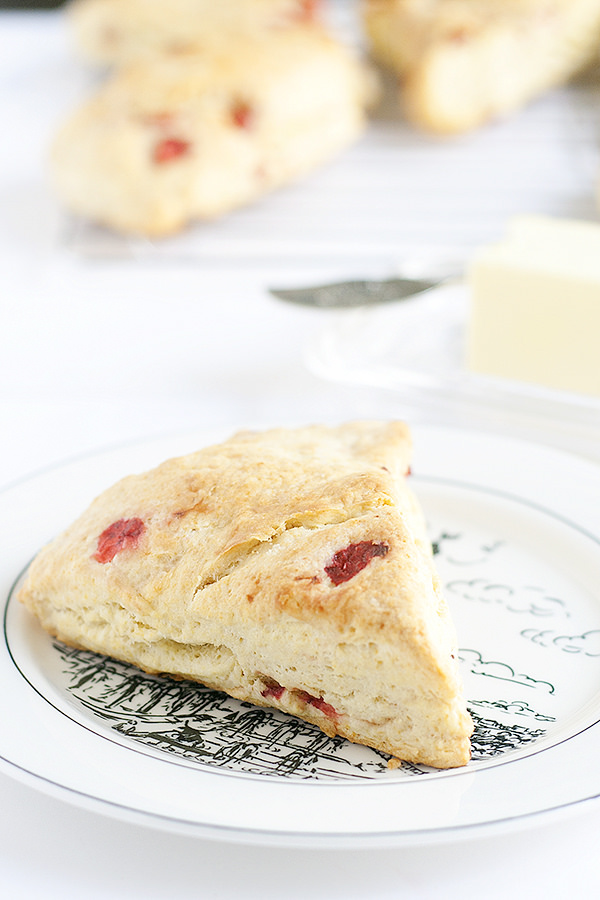 simple strawberry scones