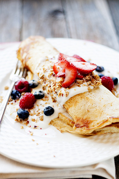 fruit and yogurt parfait pancakes