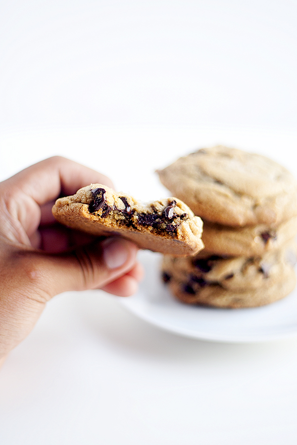brown butter dark chocolate chip cookies with sea salt