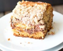 chocolate chip coffee cake