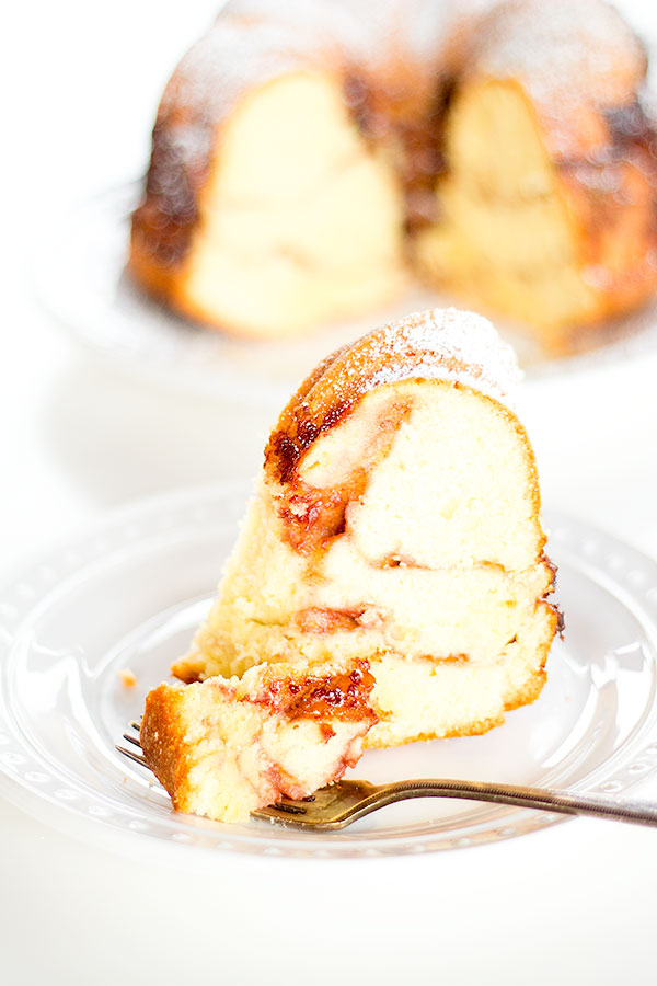 strawberry swirl pound ccake