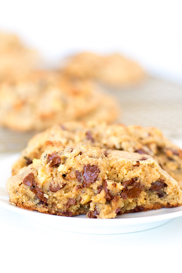 levain bakery chocolate chip cookies