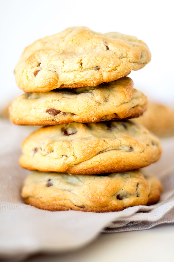 levain bakery chocolate chip cookies