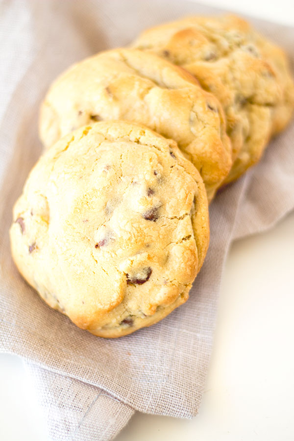 levain bakery chocolate chip cookies
