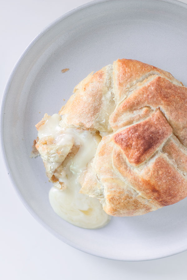 apple pie baked brie