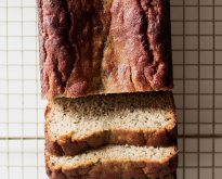 this grain free banana bread is SO delicious! grain free, dairy free, and refined sugar free