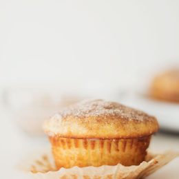 better than having cookies for breakfast! these cardamomm snickerdoodle muffins are the perfect fall breakfast