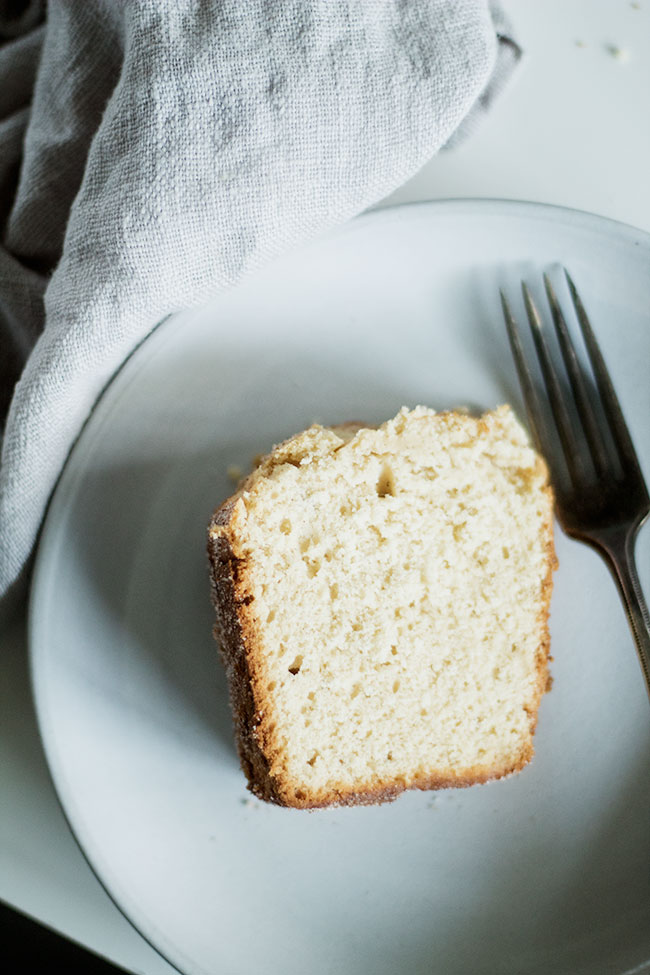 old-fashioned apple cider doughnut cake