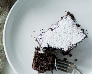 a fun twit on a holiday classic | chocolate gingerbread snack cake