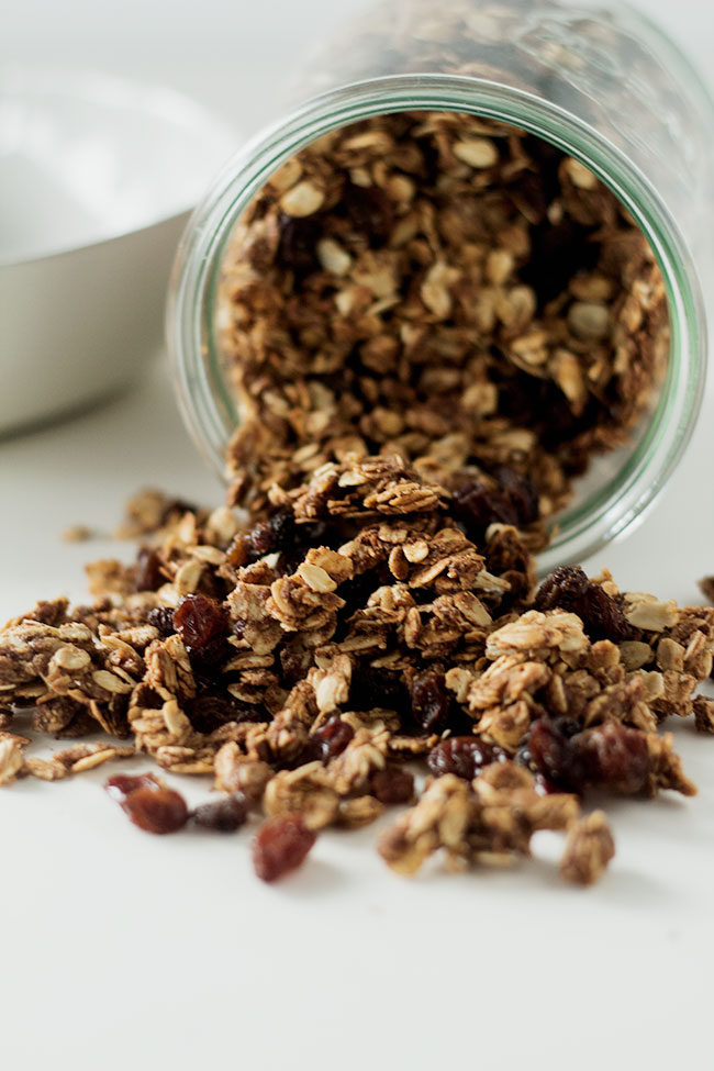 when you want cookies for breakfast, but know better | oatmeal raisin cookie granola