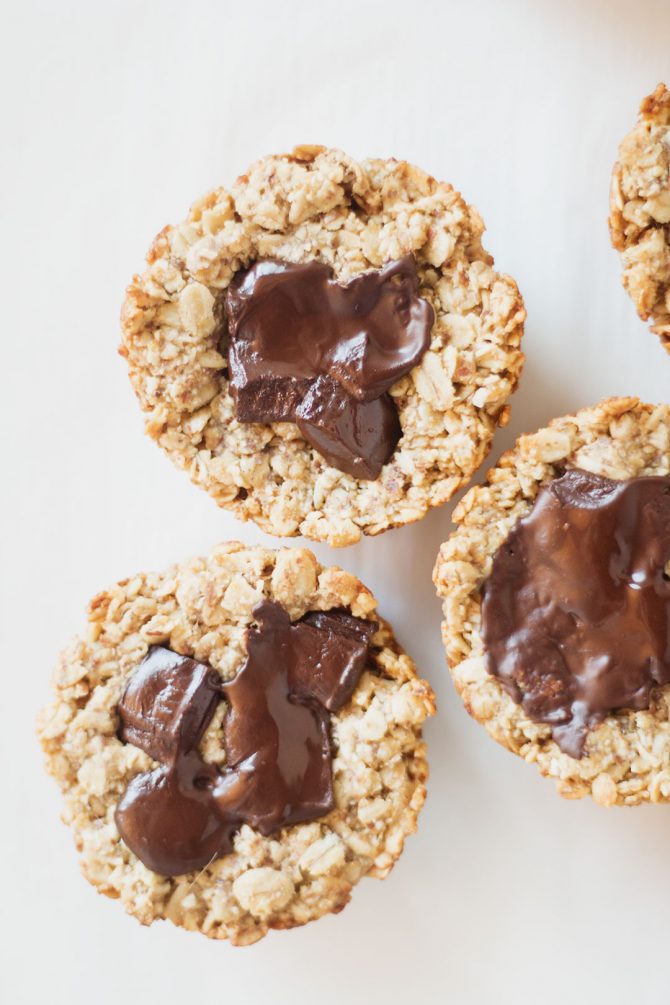 chunky monkey a.k.a. peanut butter, banana, and chocolate granola cups | playspinboss.gb.net