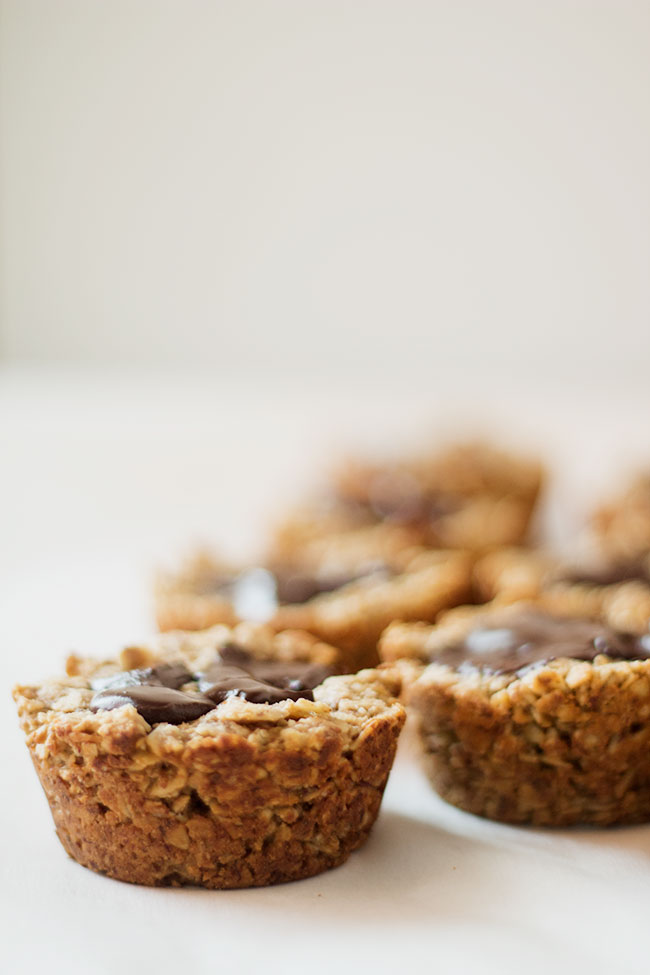 chunky monkey a.k.a. peanut butter, banana, and chocolate granola cups | playspinboss.gb.net