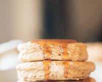 fluffy vegan gingerbread pancakes
