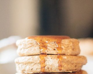 fluffy vegan gingerbread pancakes