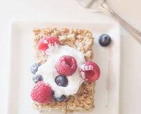 vegan apple cinnamon baked oatmeal with berries and coconut yogurt
